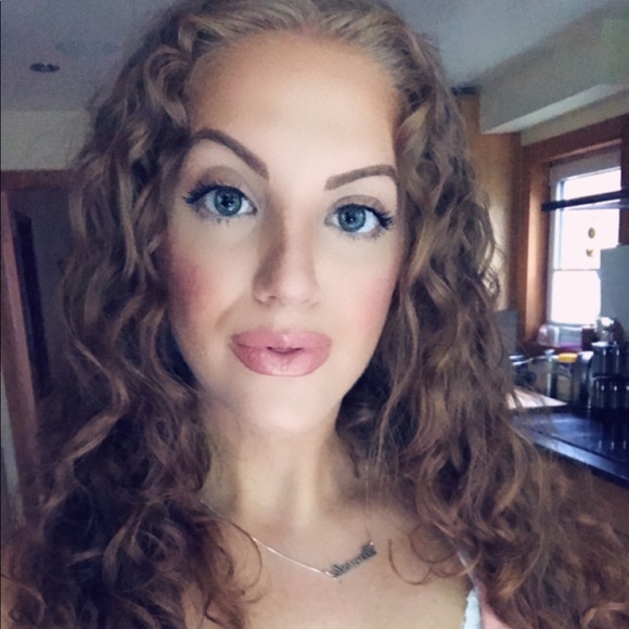 Meet your Posher, Daniella - Picture 1 of 1